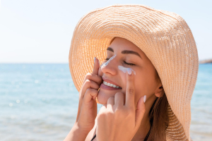 Skincare in Hot Weather: How to Keep Your Skin Hydrated and Protected in Summer