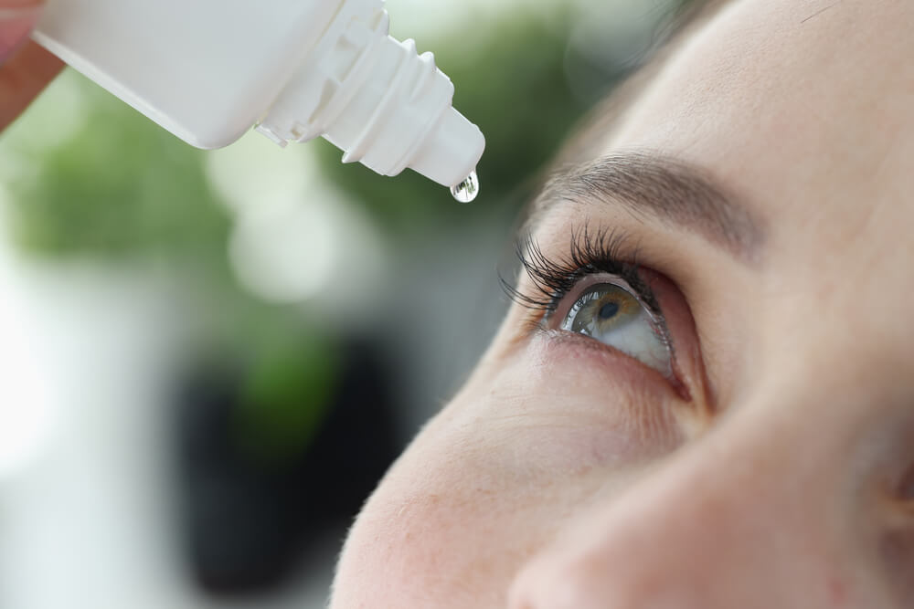 The Benefits of Using an Eye Serum