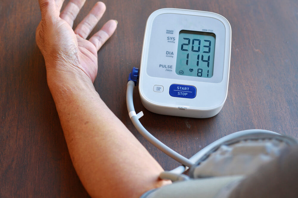 What are the 5 symptoms of high blood pressure